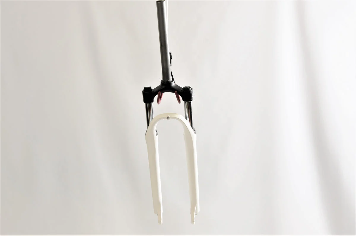 27.5 WHEEL 1 1-8” SUNTOUR M3030 SUSPENSION BIKE FORK FOR DISC BRAKES WHITE SALE