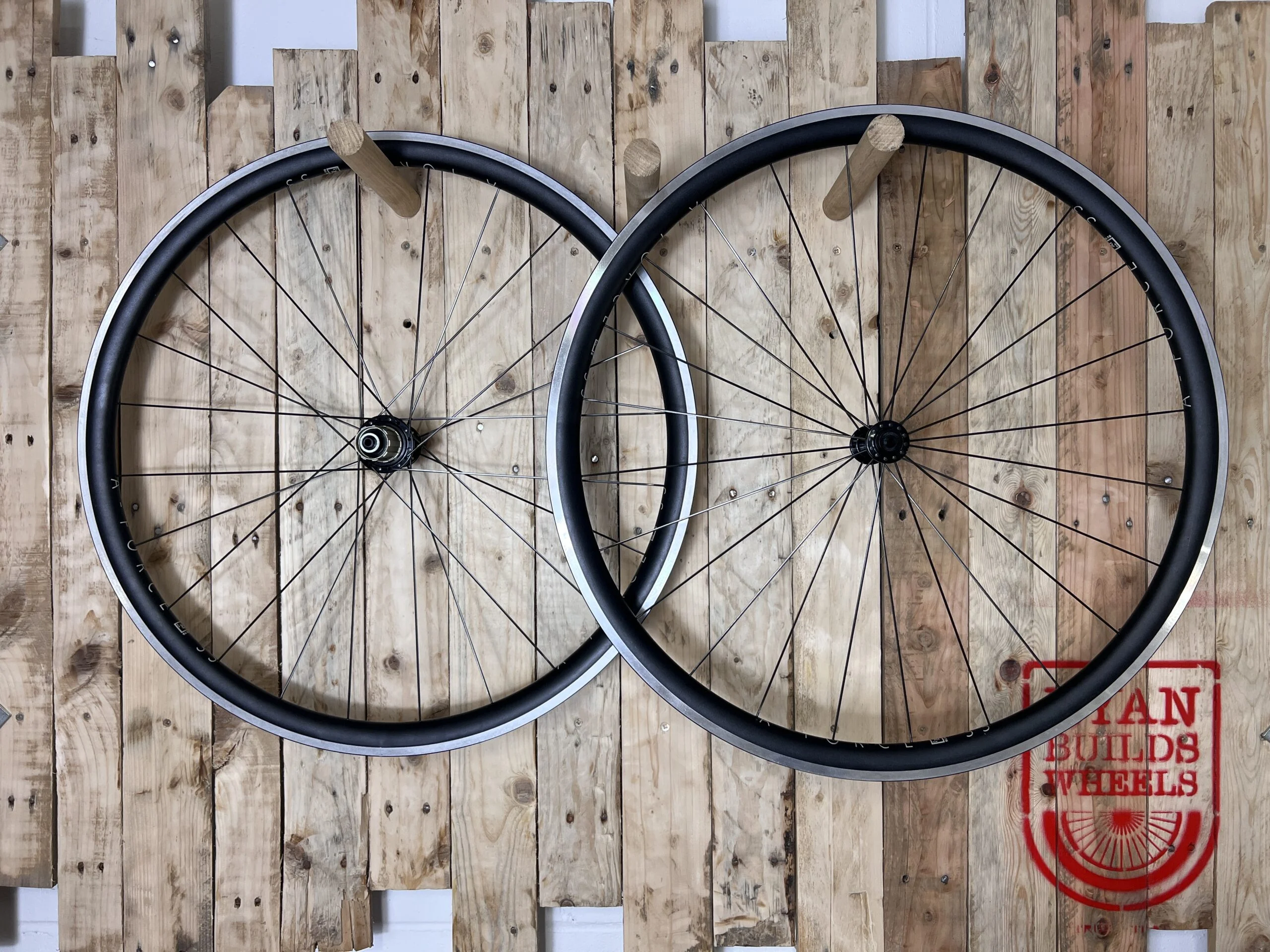 AL33 Aero: Carbon Performance at Alu Prices: Last ever pair!