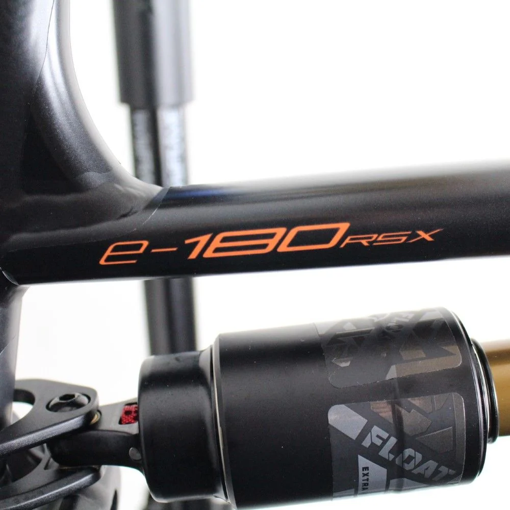 InvisiframeE-180 2023 gloss